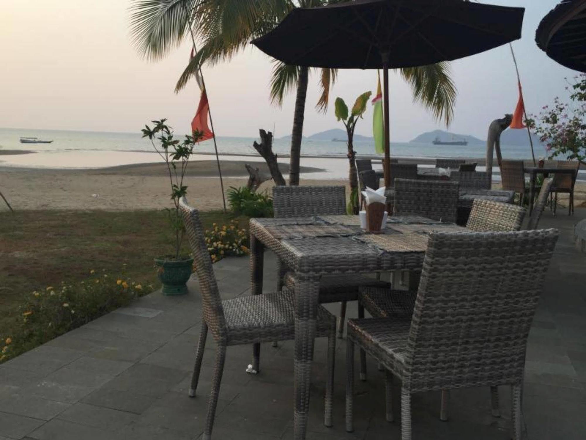 Luwansa Beach Resort Labuan Bajo Eksteriør billede