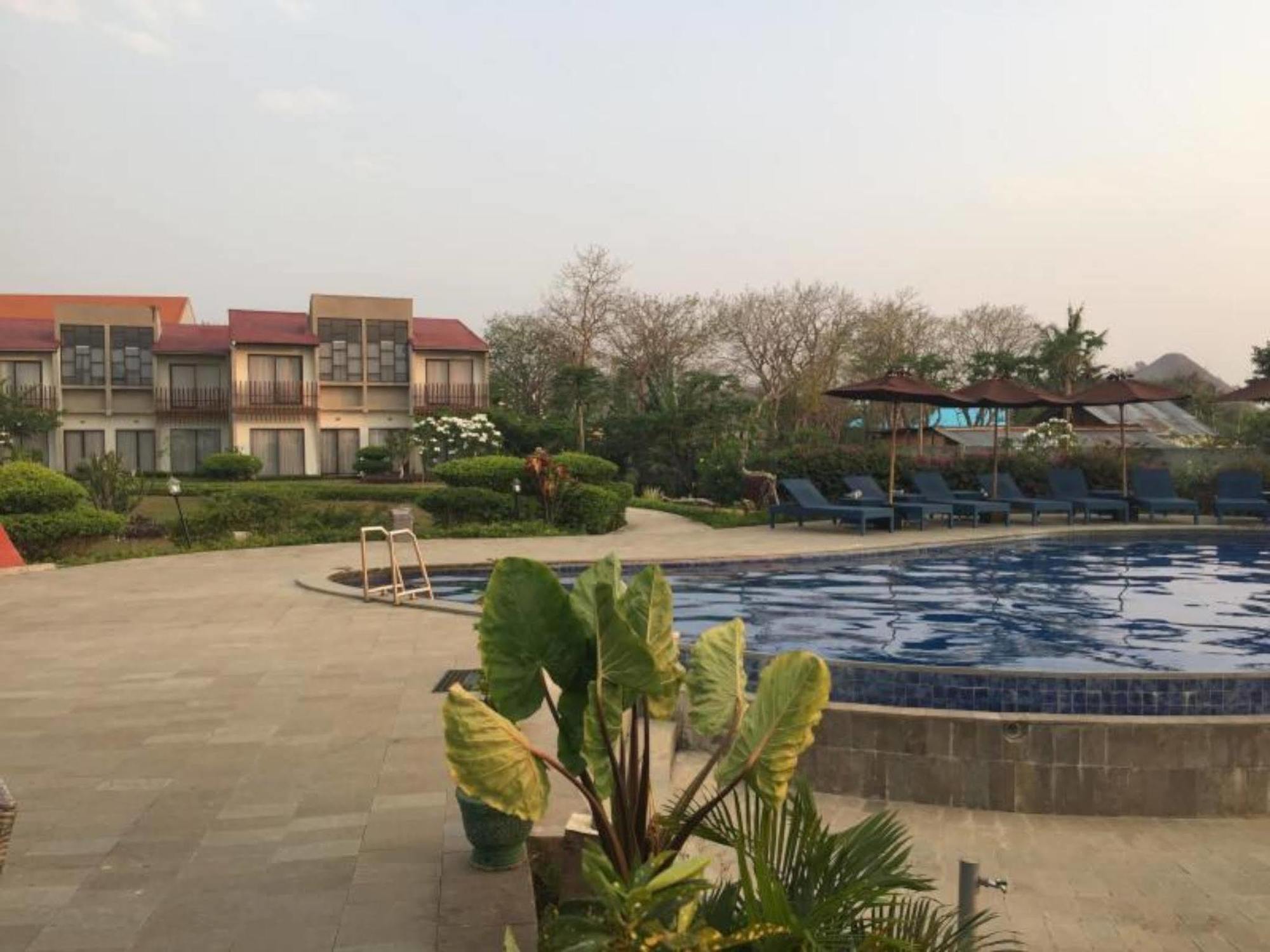 Luwansa Beach Resort Labuan Bajo Eksteriør billede